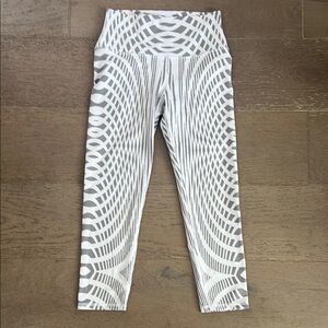 Alo yoga - Geometric Patterned cropped Leggings size M
